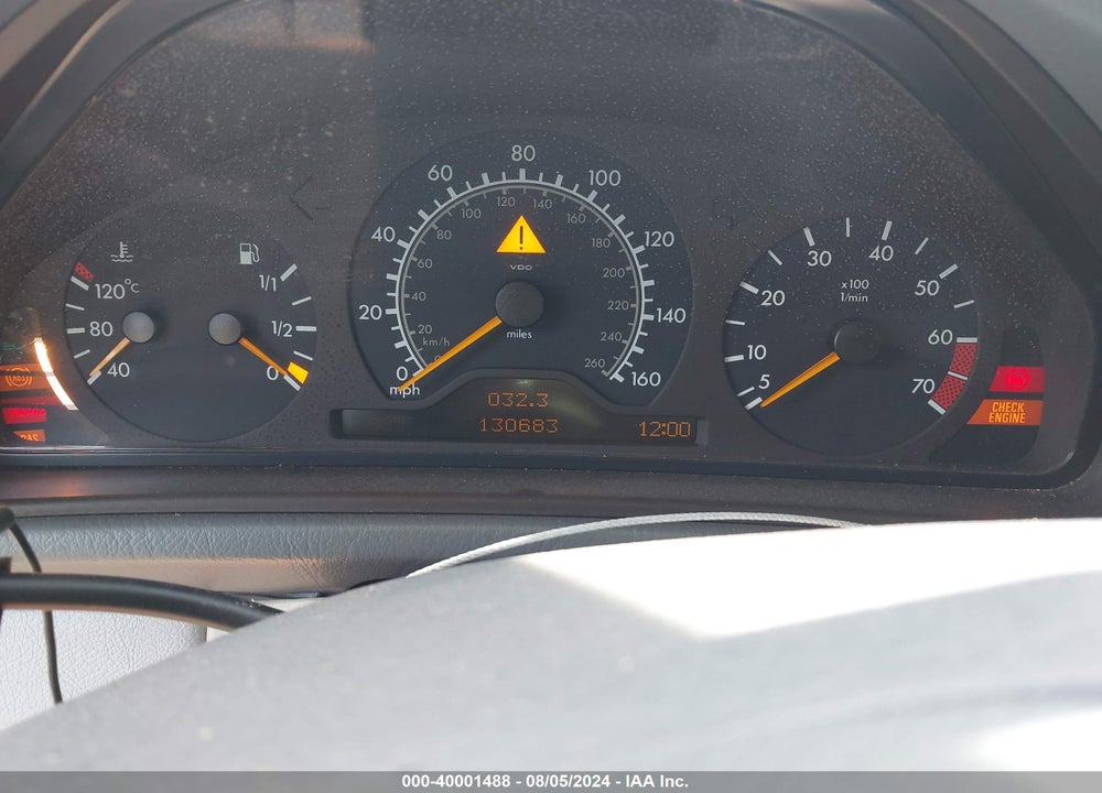 1999 MERCEDES-BENZ CLK 320 VIN: WDBLK65G4XT013311