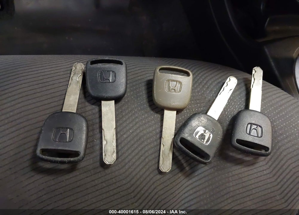 2010 HONDA FIT VIN: JHMGE8H28AC017552