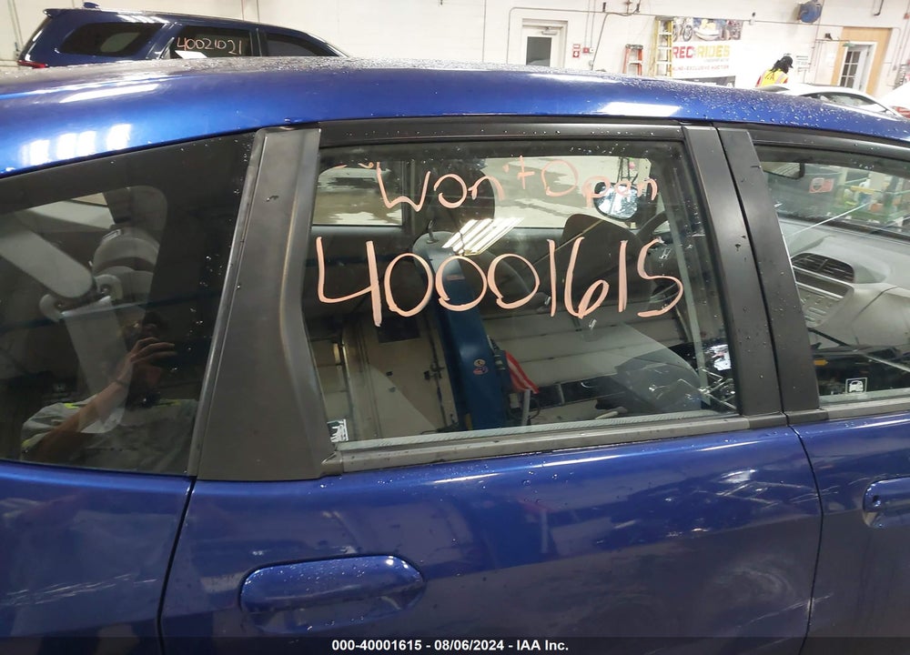 2010 HONDA FIT VIN: JHMGE8H28AC017552