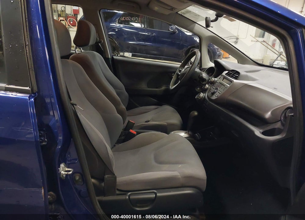 2010 HONDA FIT VIN: JHMGE8H28AC017552