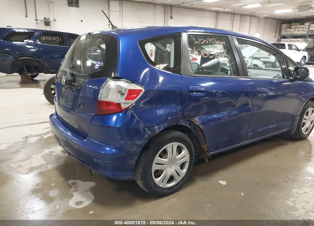 2010 HONDA FIT VIN: JHMGE8H28AC017552