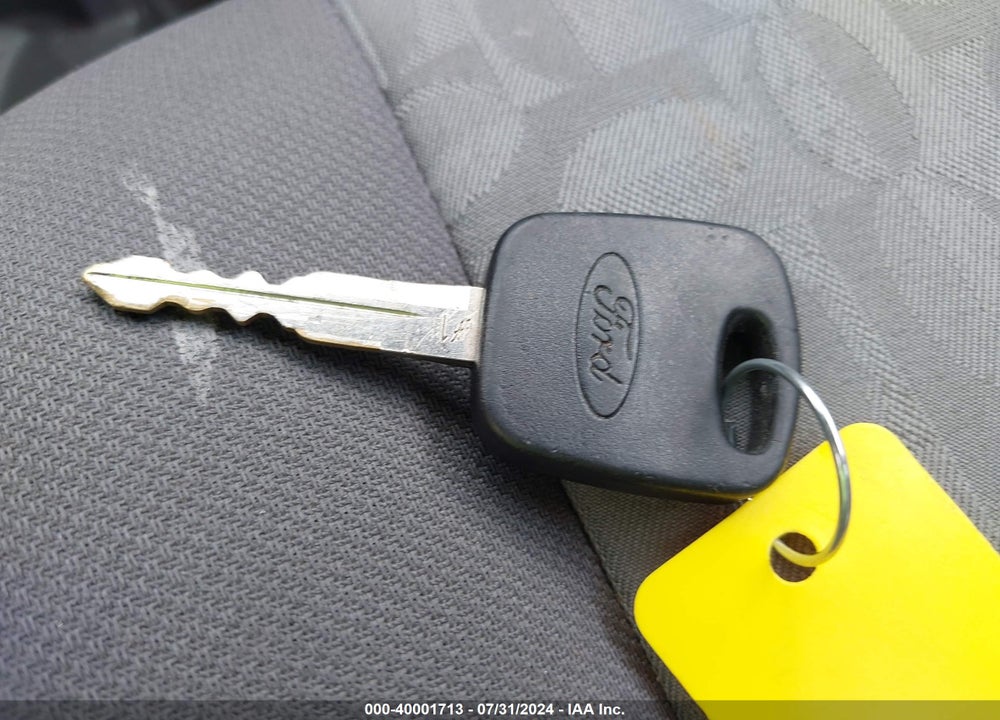 2005 FORD FOCUS ZX4 VIN: 1FAFP34N85W290821