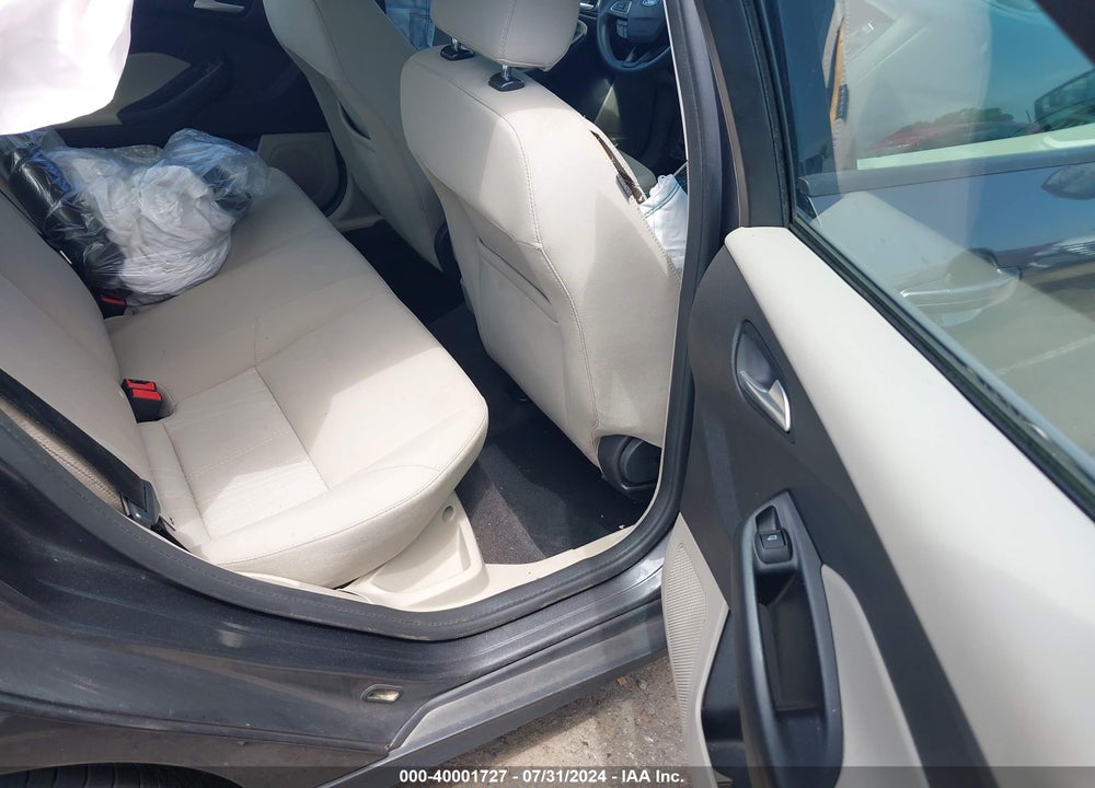 2017 FORD FOCUS SE VIN: 1FADP3F2XHL337721