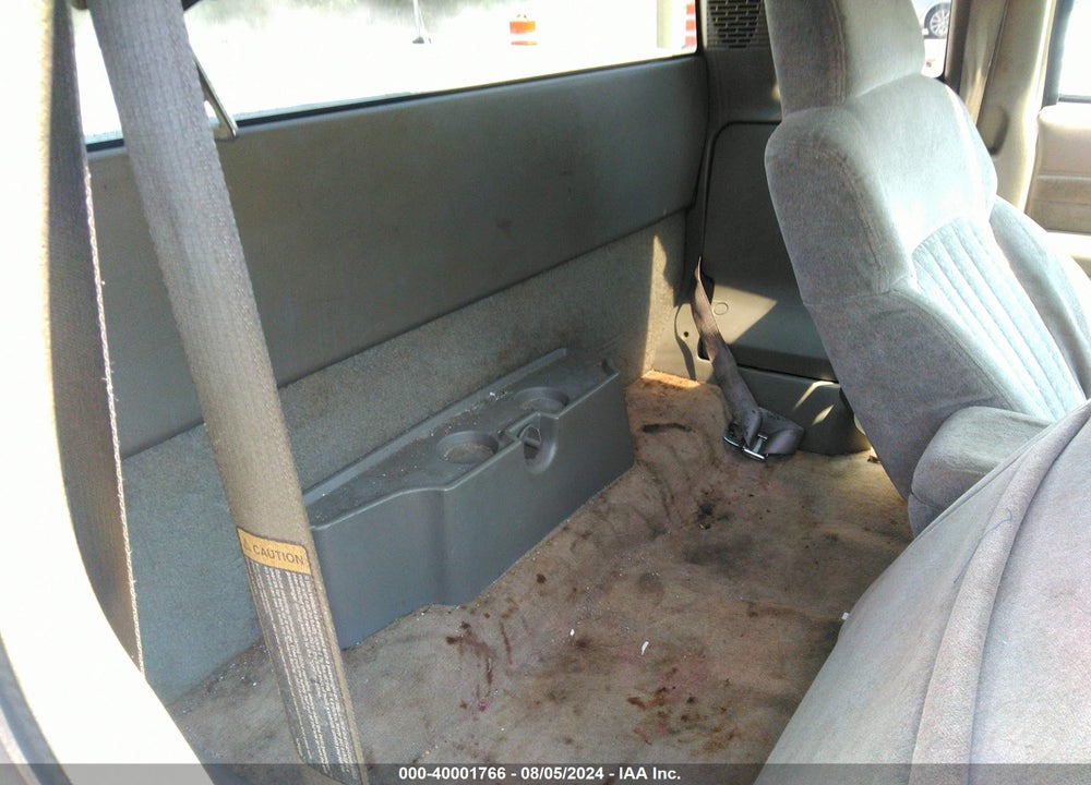 1998 CHEVROLET S-10 LS FLEETSIDE VIN: 1GCCS1947WK203435