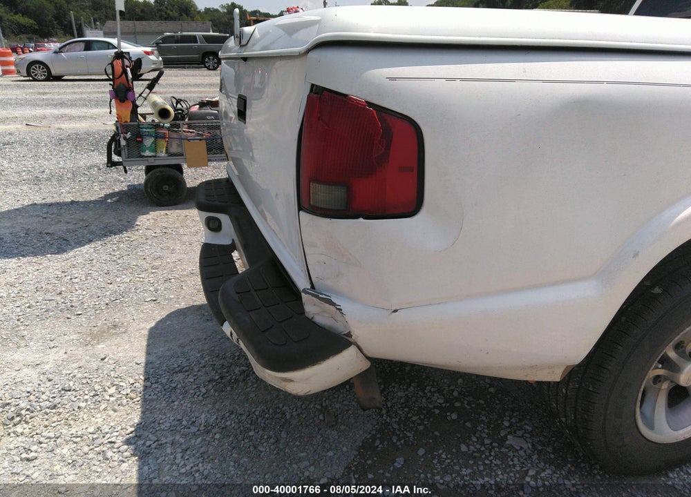 1998 CHEVROLET S-10 LS FLEETSIDE VIN: 1GCCS1947WK203435