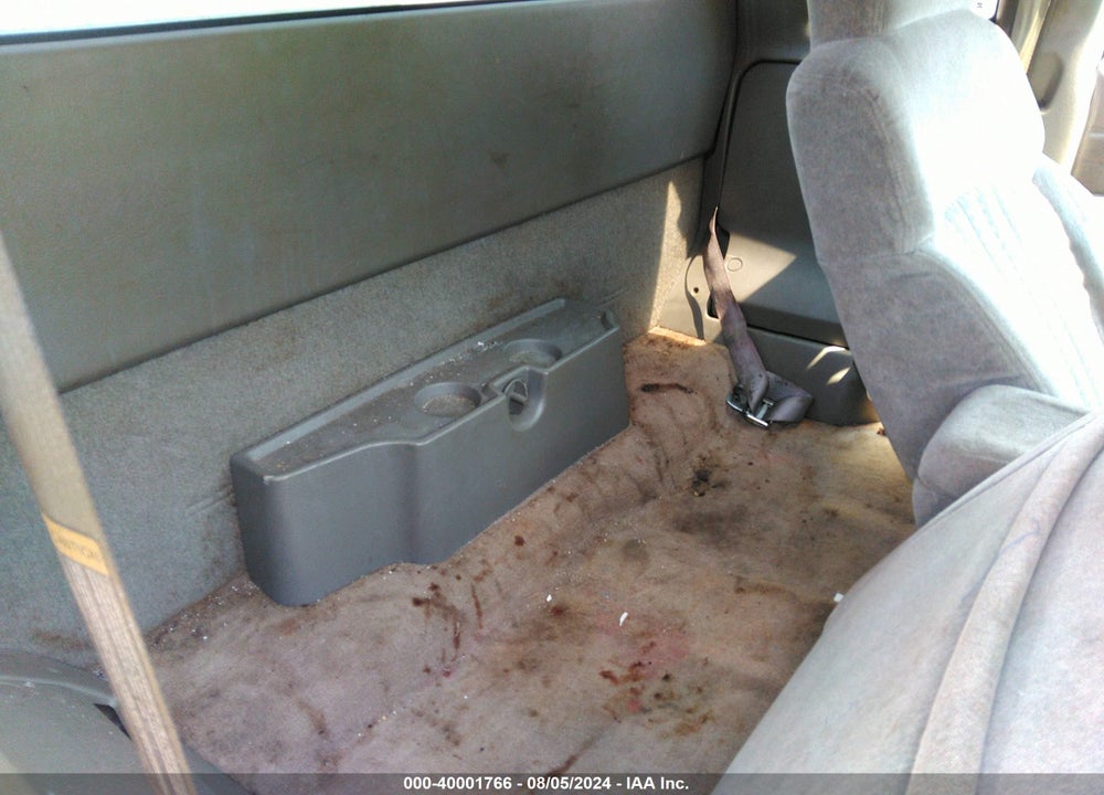 1998 CHEVROLET S-10 LS FLEETSIDE VIN: 1GCCS1947WK203435