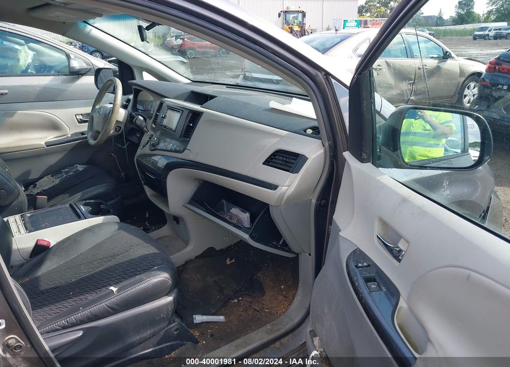 2011 TOYOTA SIENNA SE VIN: 5TDXK3DC1BS065700
