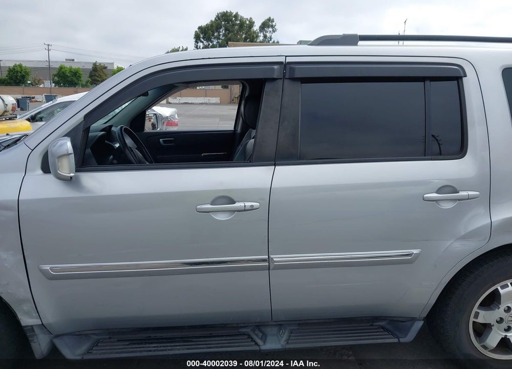 2010 HONDA PILOT TOURING VIN: 5FNYF4H96AB027394