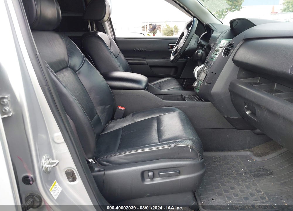 2010 HONDA PILOT TOURING VIN: 5FNYF4H96AB027394