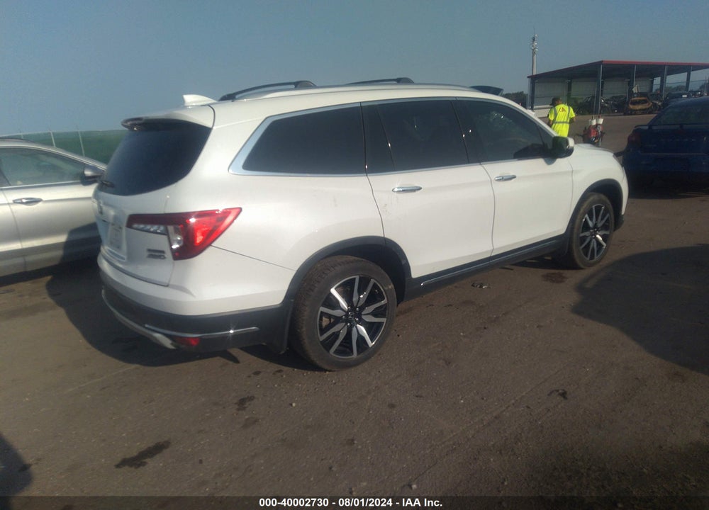 2022 HONDA PILOT AWD TOURING 8 PASSENGER VIN: 5FNYF6H90NB009622