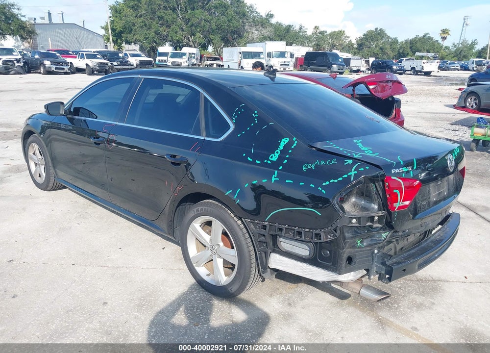 2015 VOLKSWAGEN PASSAT 2.0L TDI SE VIN: 1VWBV7A37FC084687