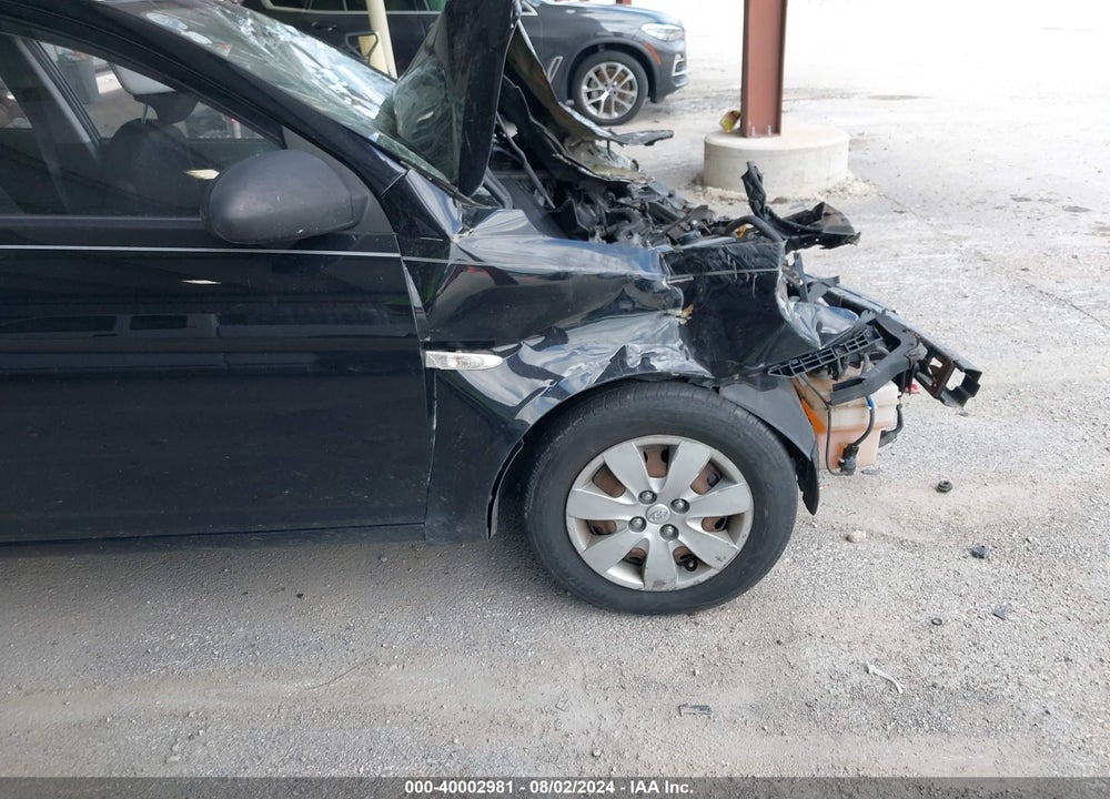 2009 HYUNDAI ACCENT GS VIN: KMHCM36C09U118099