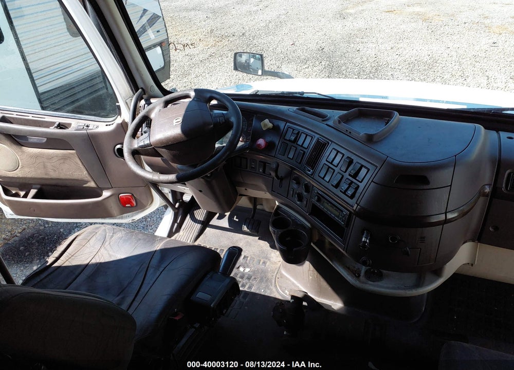 2014 VOLVO VN VNL VIN: 4V4NC9EH2EN173176