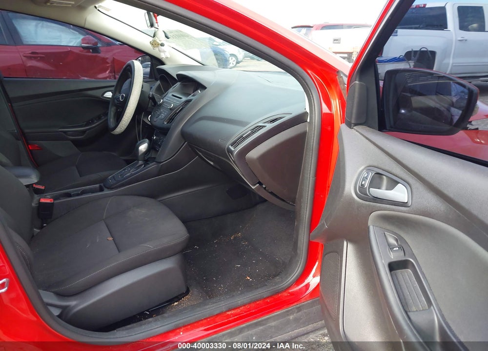 2017 FORD FOCUS SE VIN: 1FADP3K24HL225888