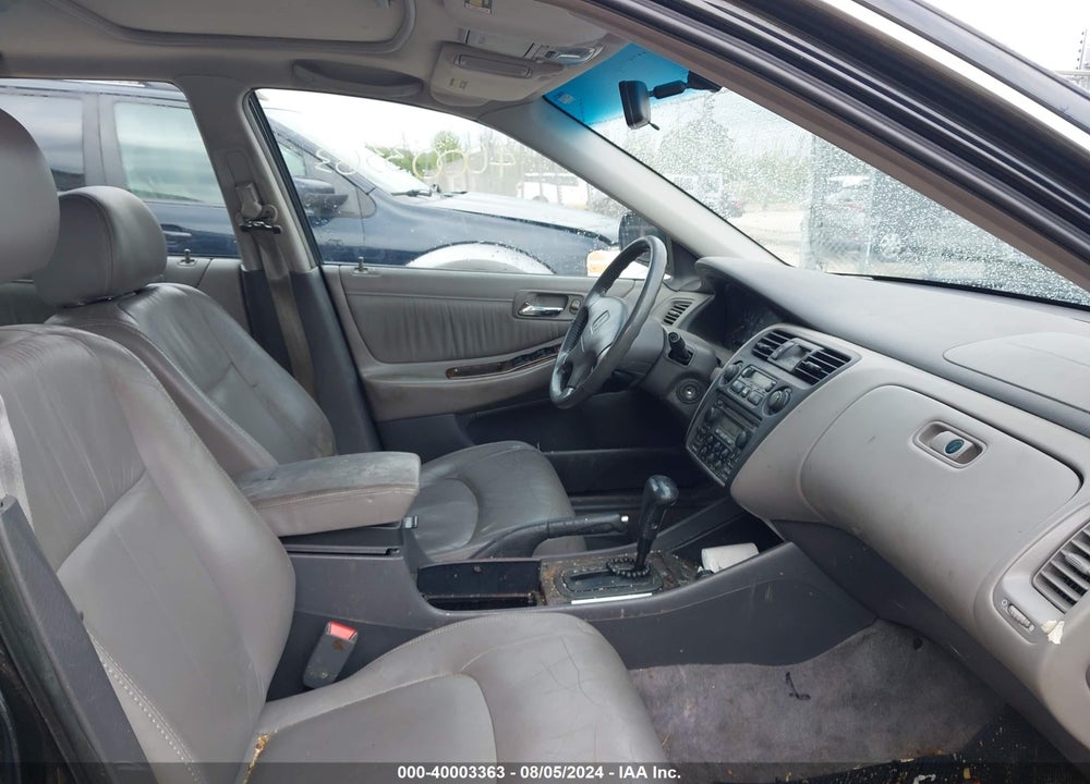 2000 HONDA ACCORD 3.0 EX VIN: 1HGCG1651YA089599