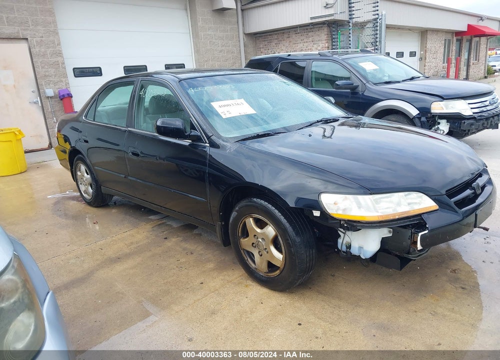 2000 HONDA ACCORD 3.0 EX VIN: 1HGCG1651YA089599