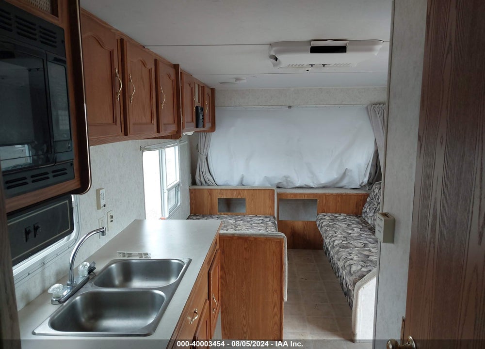 2003 FOREST RIVER WILDWOOD LE 25EX VIN: 4X4TWDA233R330745