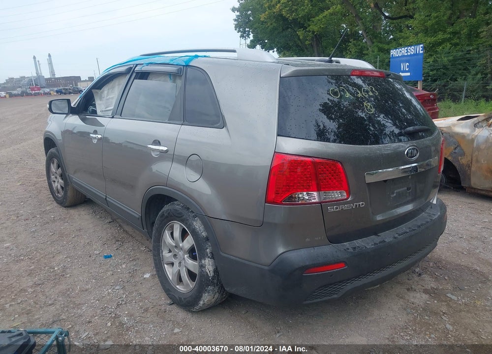 2011 KIA SORENTO LX VIN: 5XYKT4A17BG022623