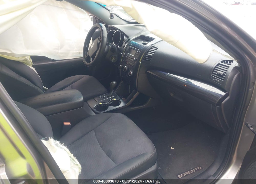 2011 KIA SORENTO LX VIN: 5XYKT4A17BG022623