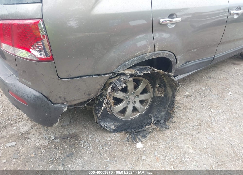 2011 KIA SORENTO LX VIN: 5XYKT4A17BG022623