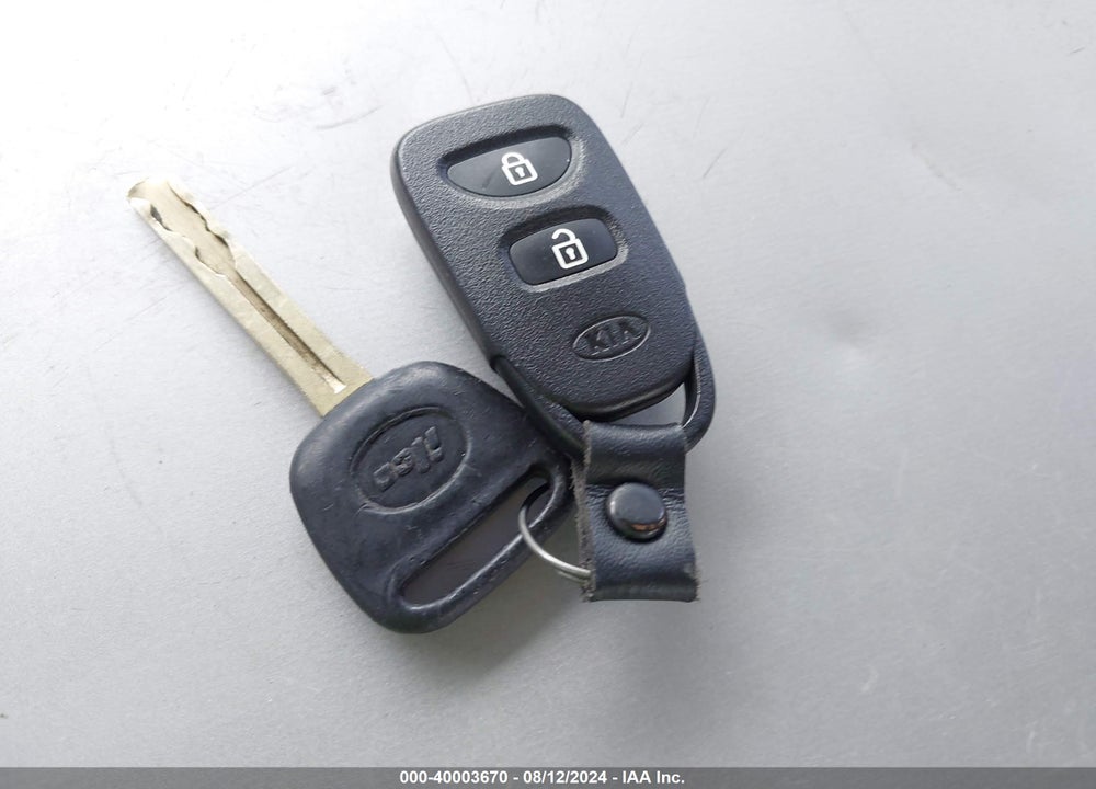 2011 KIA SORENTO LX VIN: 5XYKT4A17BG022623