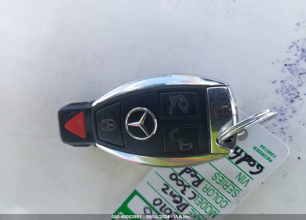 2010 MERCEDES-BENZ C 300 VIN: WDDGF5EBXAR118662