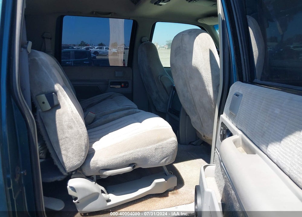 1994 CHEVROLET SUBURBAN K1500 VIN: 1GNFK16K2RJ337643