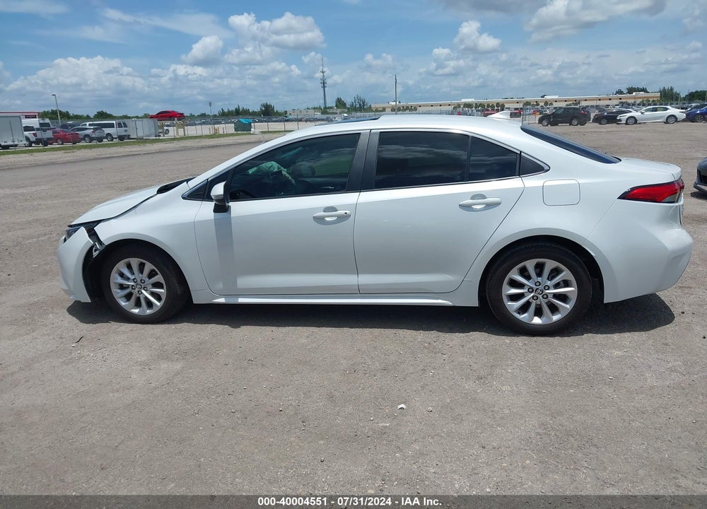 2022 TOYOTA COROLLA XLE VIN: 5YFFPMAE7NP373590