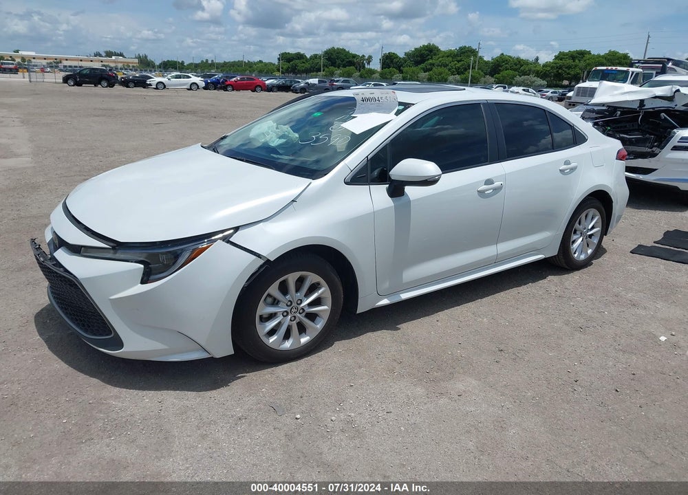 2022 TOYOTA COROLLA XLE VIN: 5YFFPMAE7NP373590