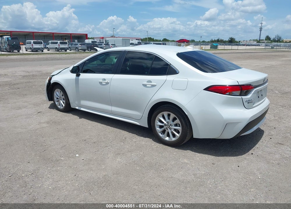 2022 TOYOTA COROLLA XLE VIN: 5YFFPMAE7NP373590