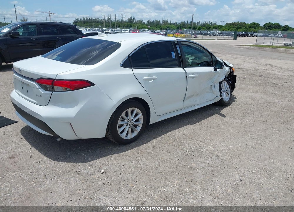 2022 TOYOTA COROLLA XLE VIN: 5YFFPMAE7NP373590