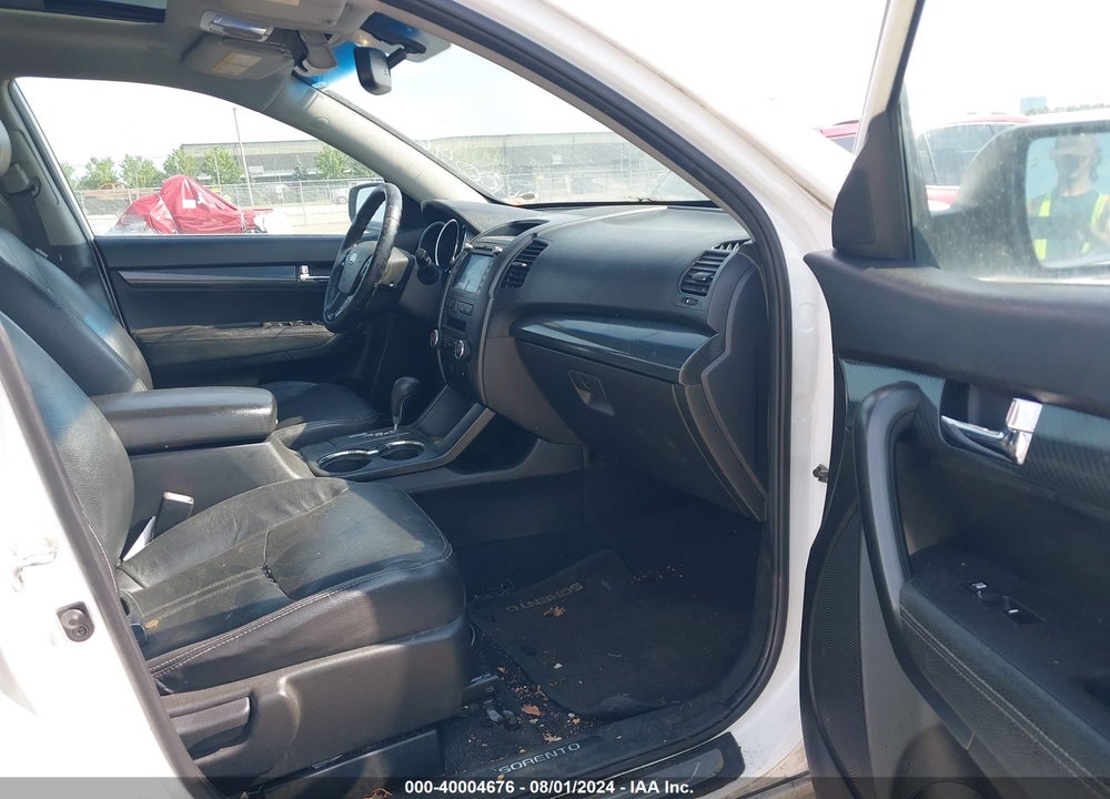 2011 KIA SORENTO SX V6 VIN: 5XYKW4A25BG149449