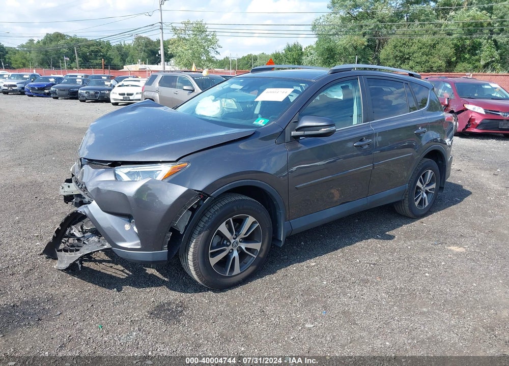 2018 TOYOTA RAV4 XLE VIN: 2T3RFREV2JW801038