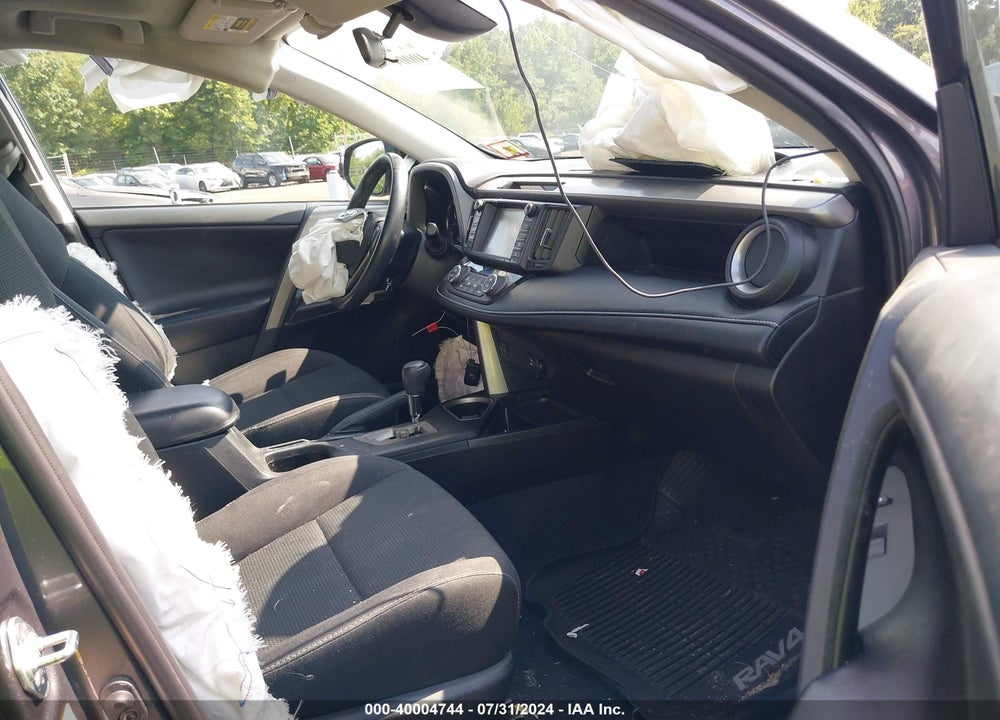 2018 TOYOTA RAV4 XLE VIN: 2T3RFREV2JW801038