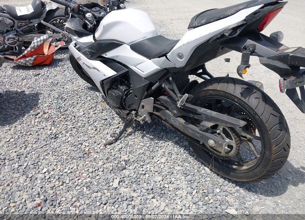 2018 SUZUKI GSX250R VIN: LC6DN11A8J1102069