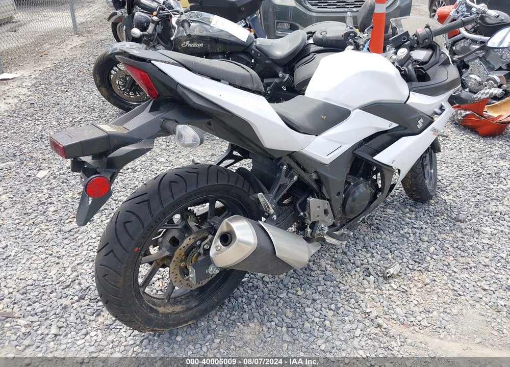 2018 SUZUKI GSX250R VIN: LC6DN11A8J1102069