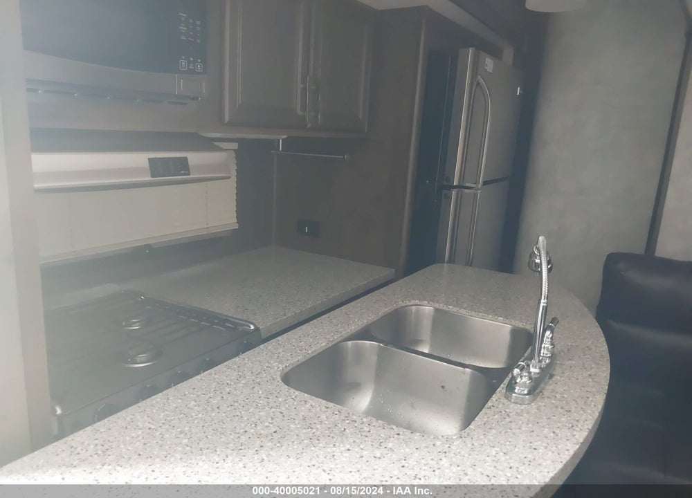 2017 HIGHLAND RIDGE ROAMER SERIES M-310B VIN: 58TTL3721H5028929