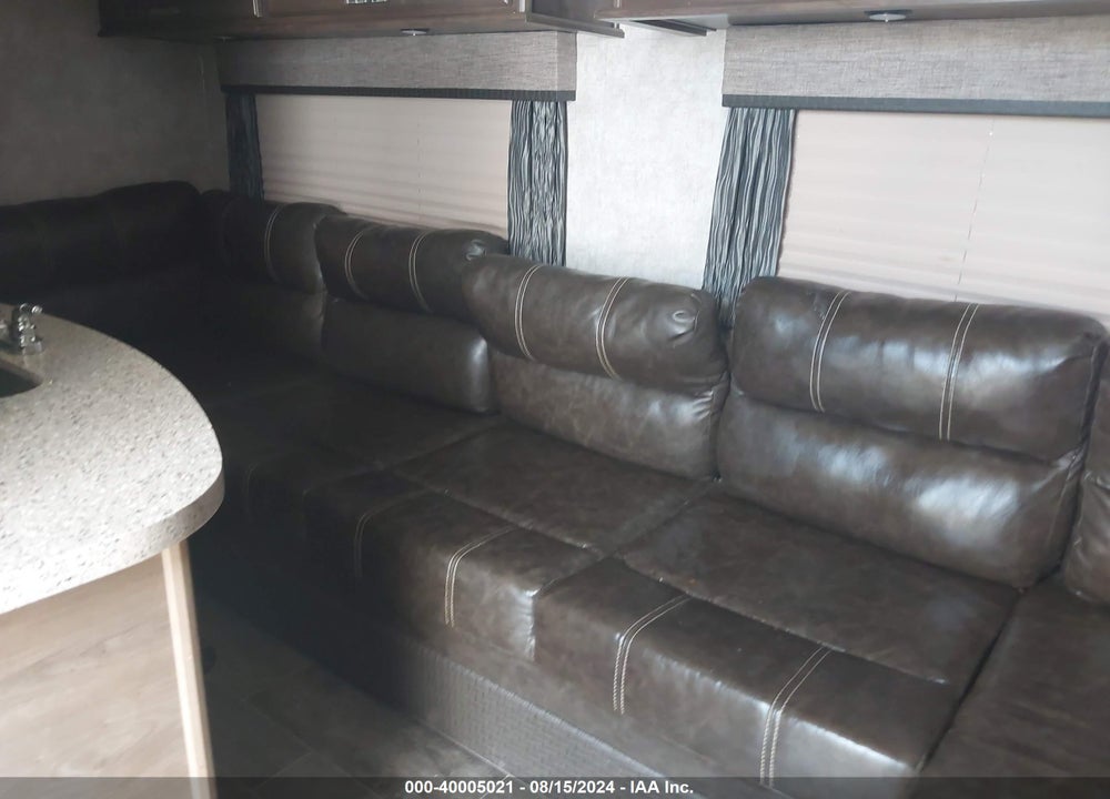 2017 HIGHLAND RIDGE ROAMER SERIES M-310B VIN: 58TTL3721H5028929