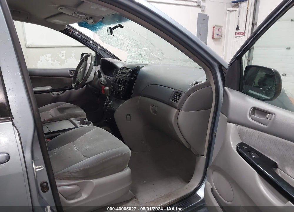 2004 TOYOTA SIENNA LE VIN: 5TDBA23C44S019063