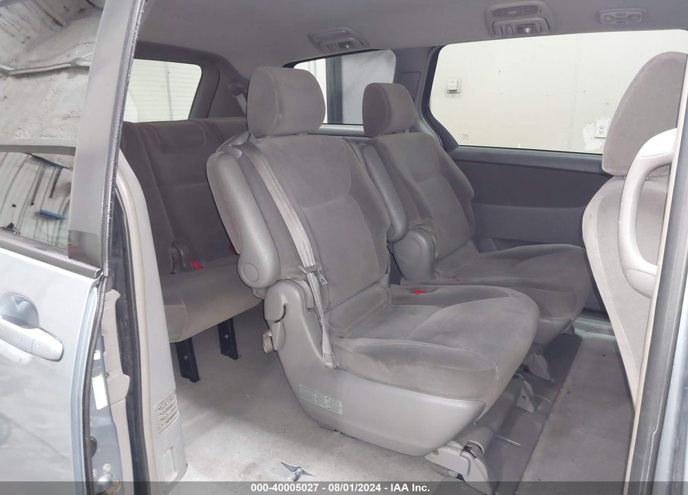 2004 TOYOTA SIENNA LE VIN: 5TDBA23C44S019063