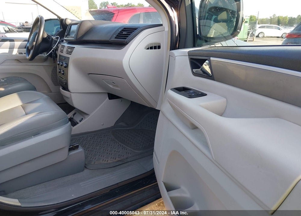 2011 VOLKSWAGEN ROUTAN SE VIN: 2V4RW3DG0BR670287