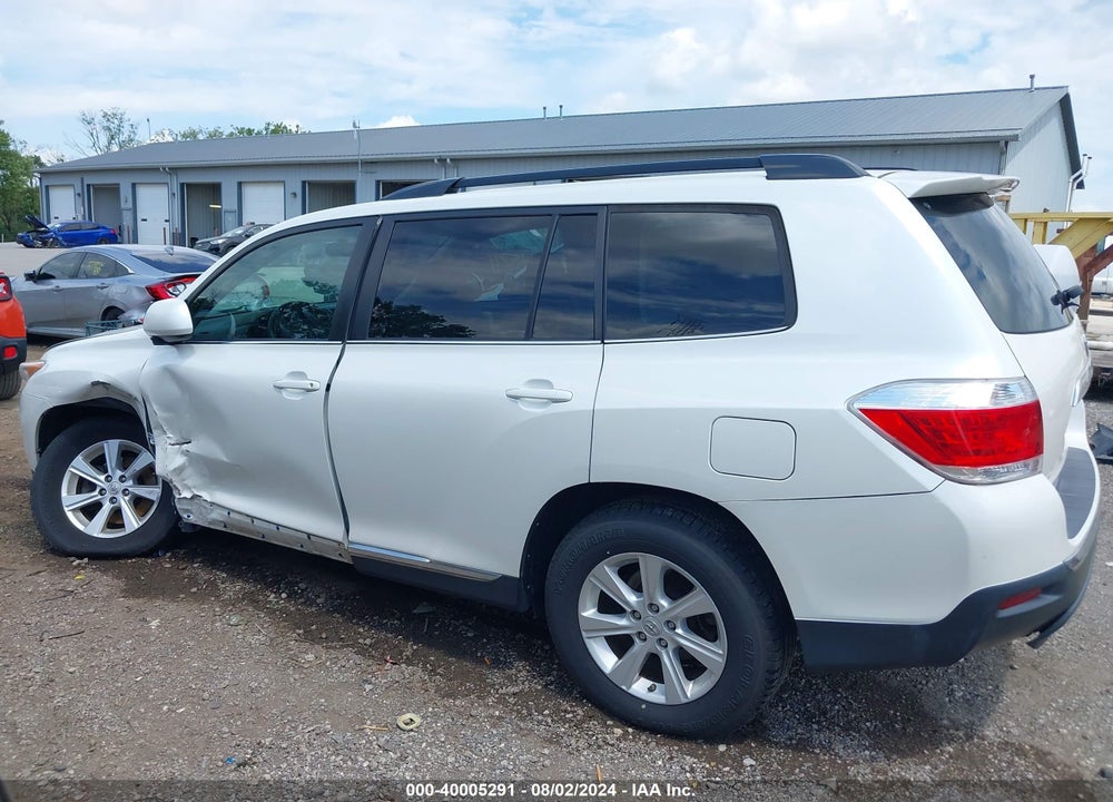 2011 TOYOTA HIGHLANDER BASE V6 VIN: 5TDBK3EH9BS041293