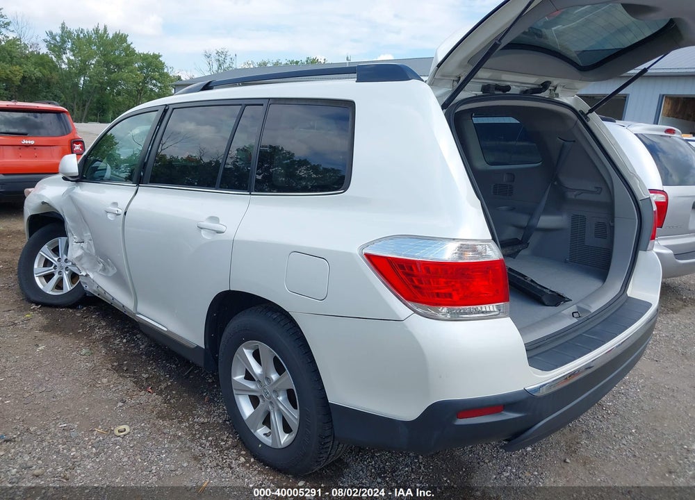 2011 TOYOTA HIGHLANDER BASE V6 VIN: 5TDBK3EH9BS041293
