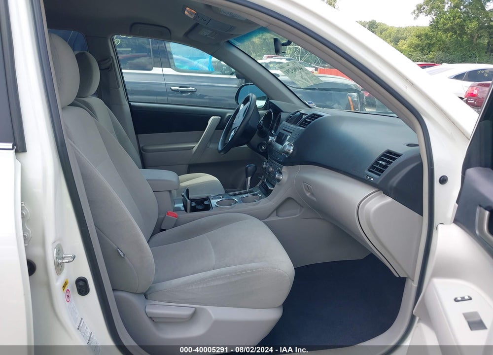 2011 TOYOTA HIGHLANDER BASE V6 VIN: 5TDBK3EH9BS041293
