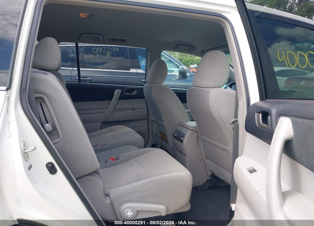 2011 TOYOTA HIGHLANDER BASE V6 VIN: 5TDBK3EH9BS041293