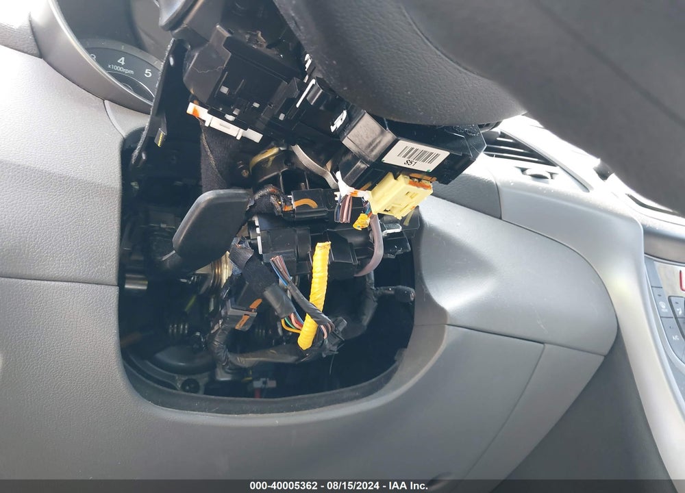 2016 HYUNDAI ELANTRA VIN: 5NPDH4AE7GH743022