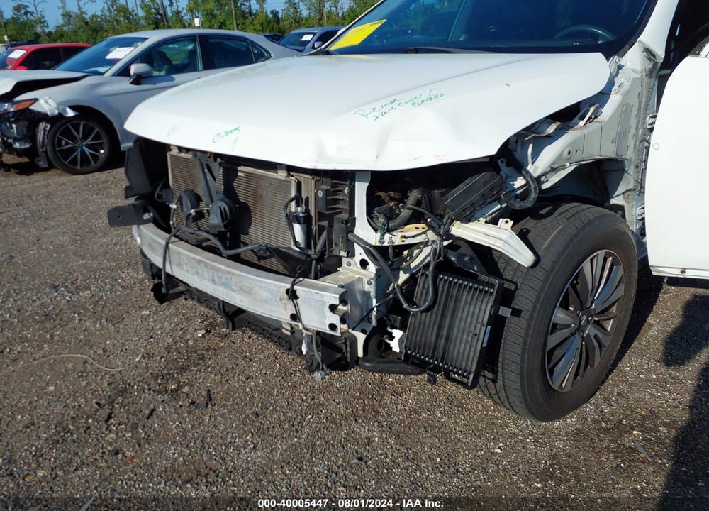 2018 NISSAN PATHFINDER SL VIN: 5N1DR2MN1JC617377