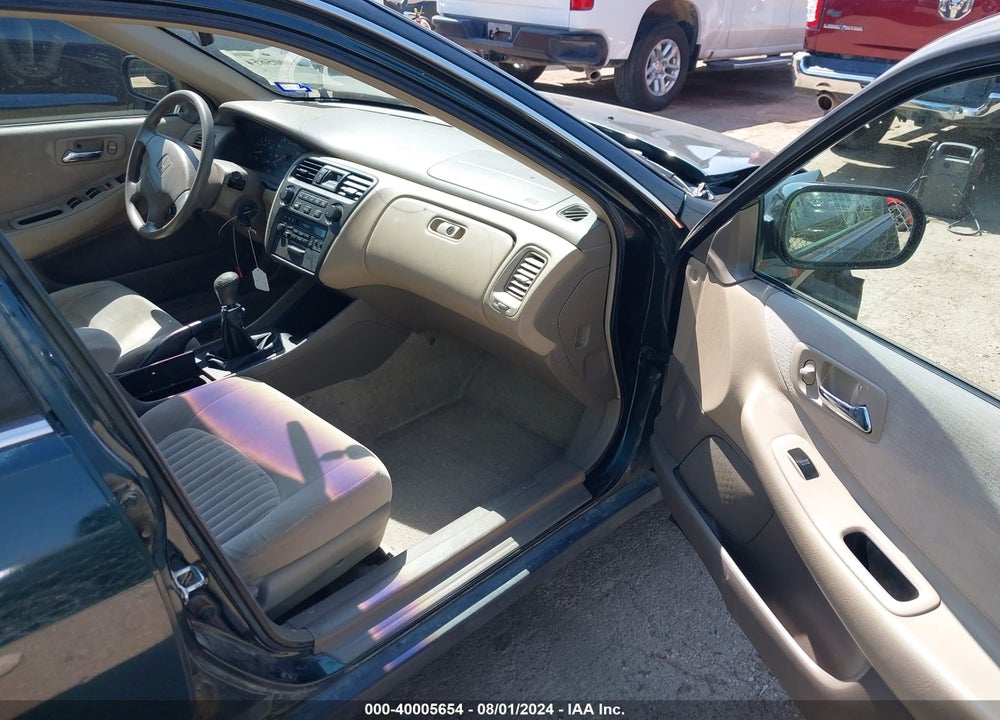 1998 HONDA ACCORD VIN: 1HGCG5546WA056529