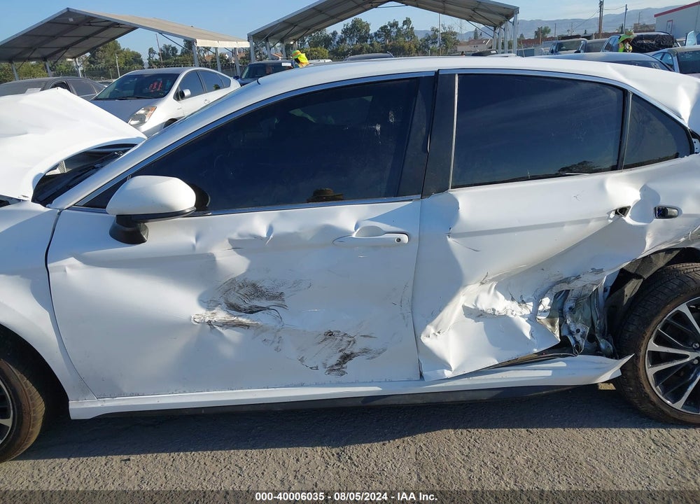 2018 TOYOTA CAMRY SE VIN: 4T1B11HK5JU587464