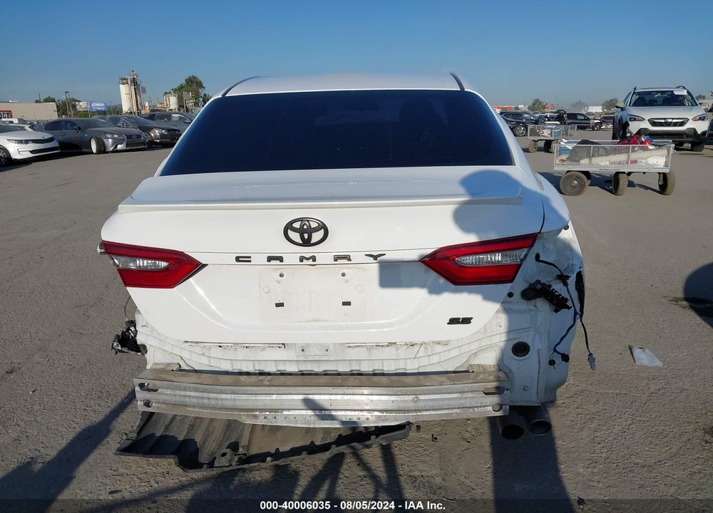 2018 TOYOTA CAMRY SE VIN: 4T1B11HK5JU587464